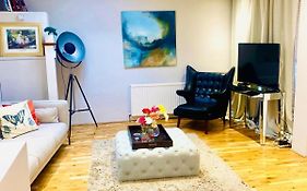 Large Self-Contained Cozy Studio