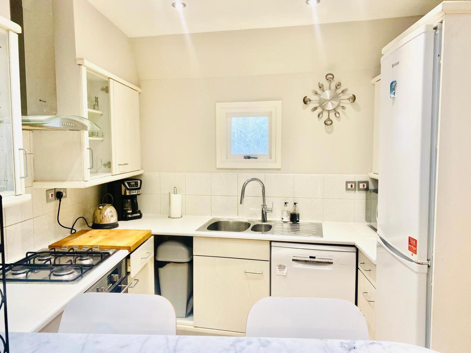 Large Self-Contained Cozy Studio Londres Exterior foto