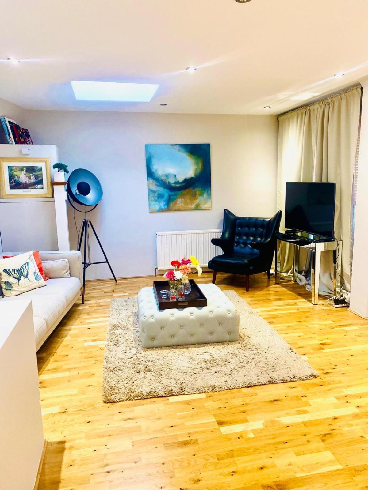 Large Self-Contained Cozy Studio Londres Exterior foto